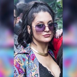 Meet your Posher, Elana